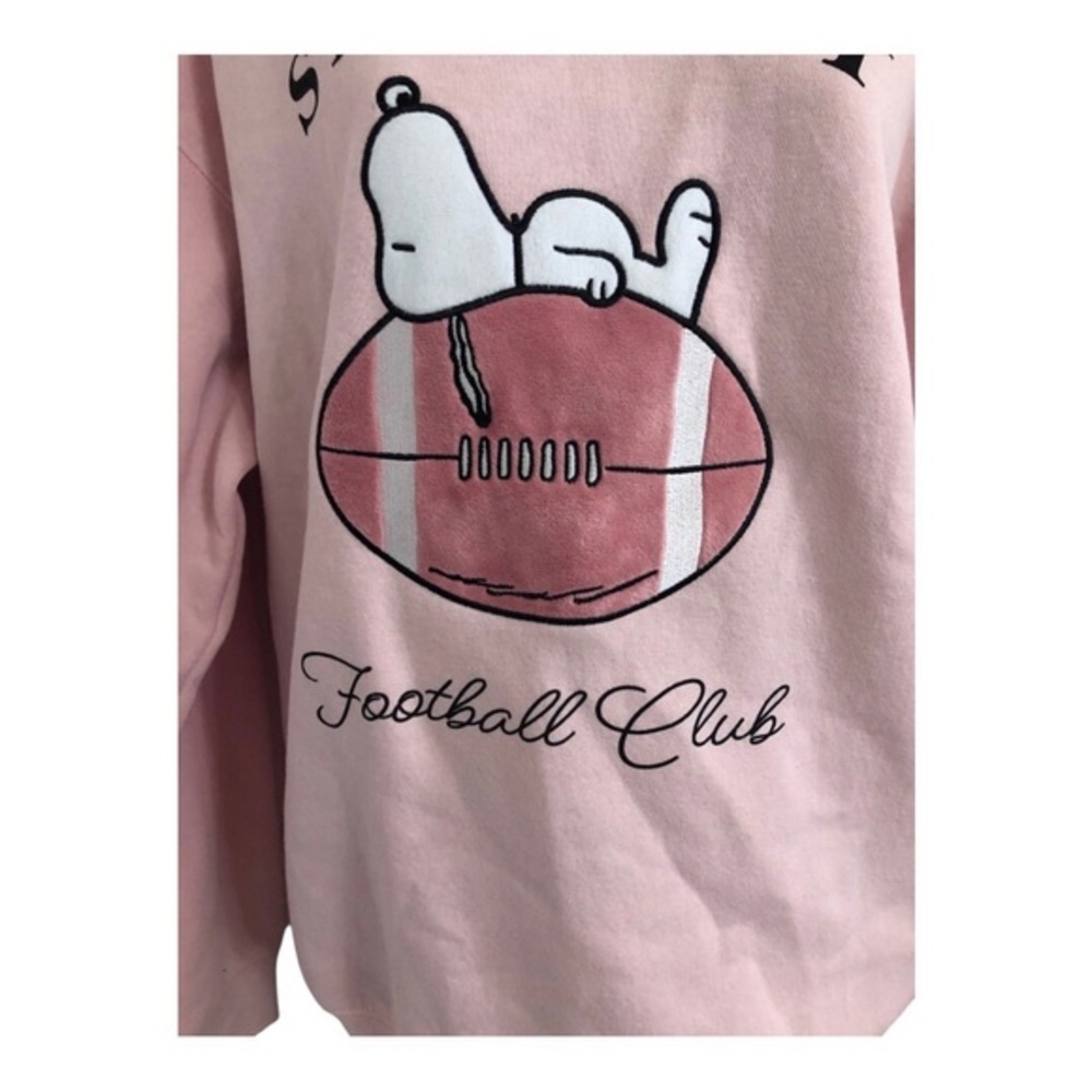 Peanut’s Snoopy football club graphic print pink sweatshirt‎ size medium new - Picture 4 of 15